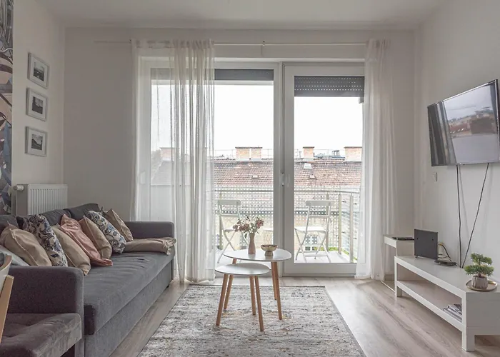 Dob36 Apartment With Free Private Parking And Balcony