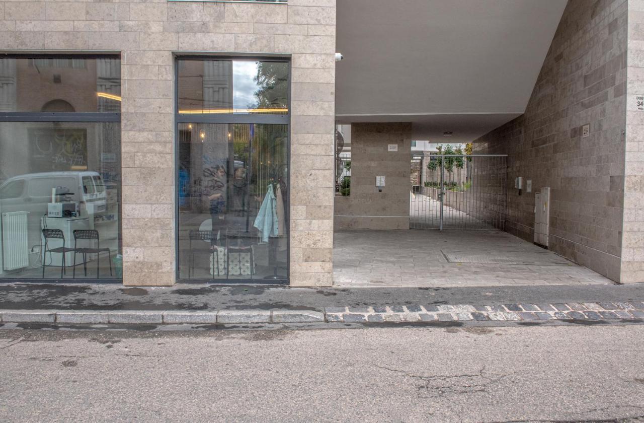 Апартаменти Dob36 With Free Private Parking And Balcony