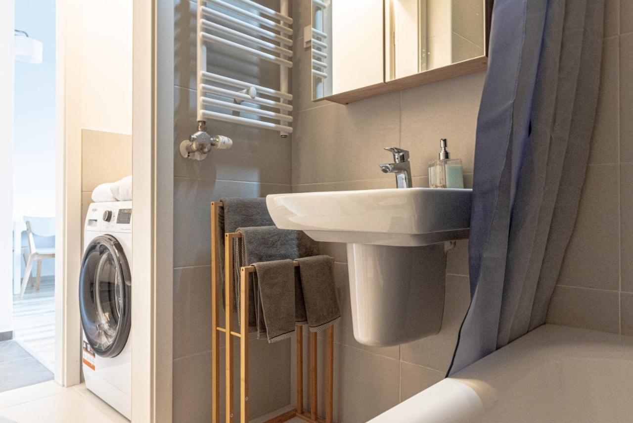 Dob36 With Free Private Parking And Balcony Apartment *