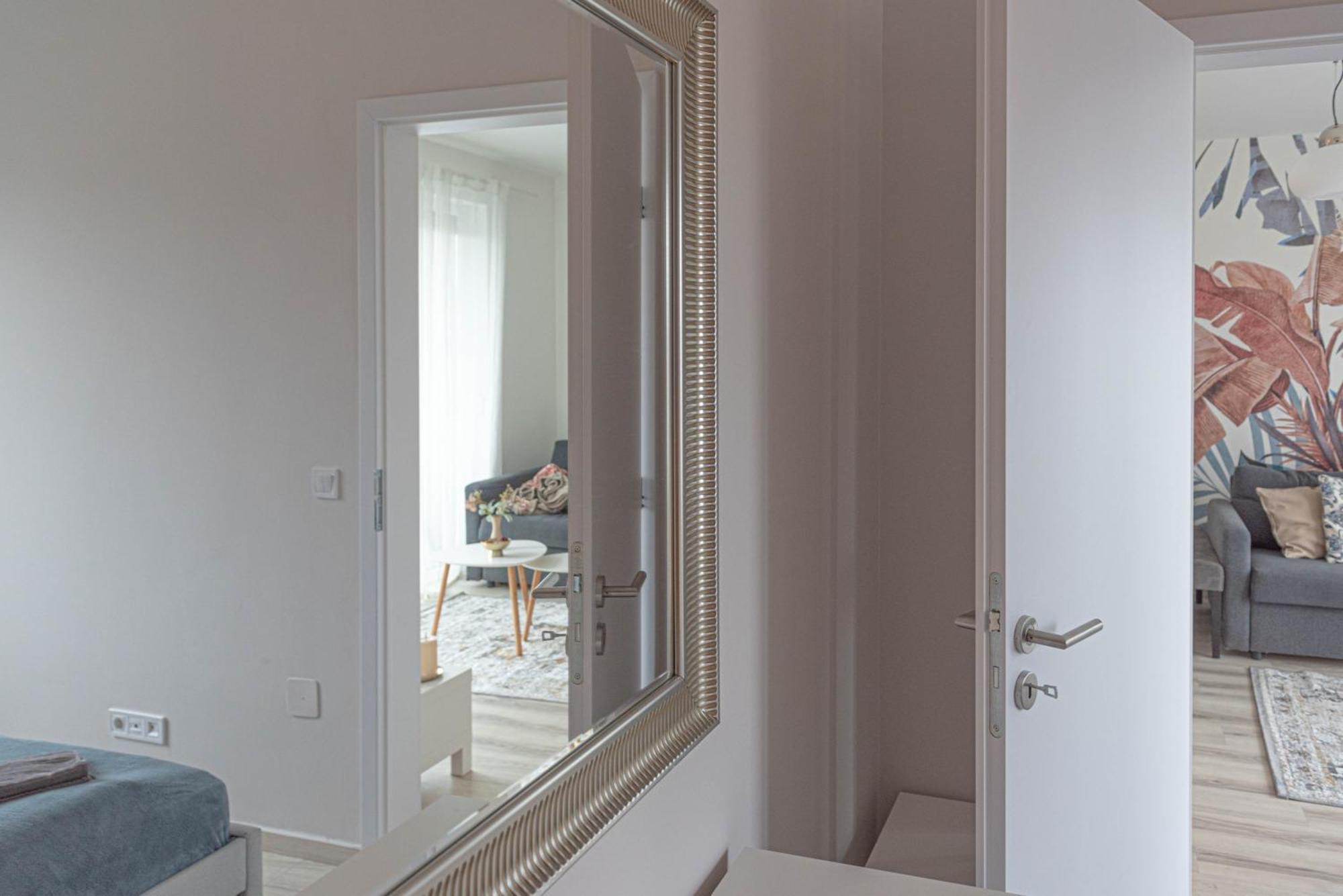 Dob36 With Free Private Parking And Balcony Apartment