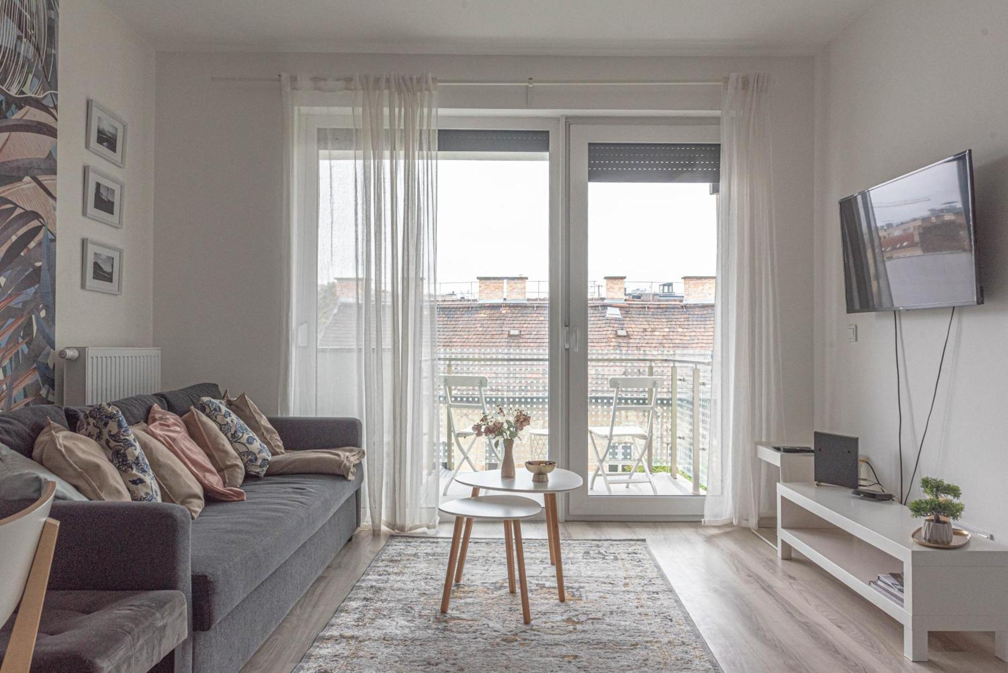 Dob36 With Free Private Parking And Balcony *